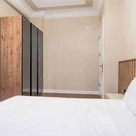 Chic *